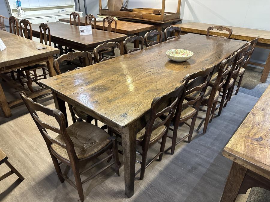 AntiqueTables1's tweet image. 19th Century Chestnut/Oak Large Dining Table 

rb.gy/gavnm

#largediningtable #antiquediningtable #oakdiningtable #antique #furniture