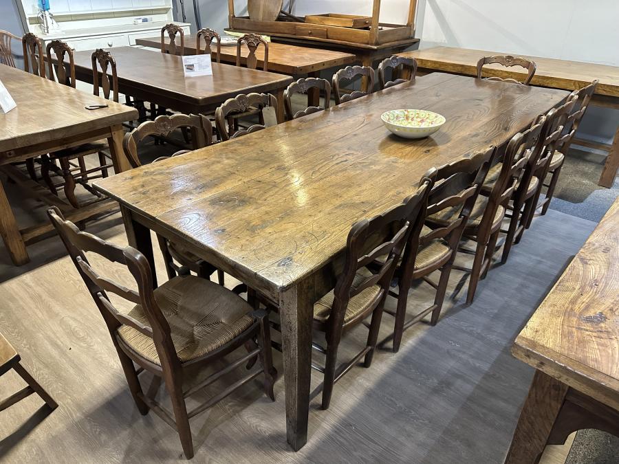 AntiqueTables1's tweet image. 19th Century Chestnut/Oak Large Dining Table 

rb.gy/gavnm

#largediningtable #antiquediningtable #oakdiningtable #antique #furniture