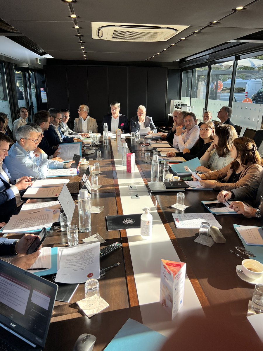 Assemblée générale sur les bateaux parisiens, adhérents de l’un des membres Entreprises fluviales de France - E2F