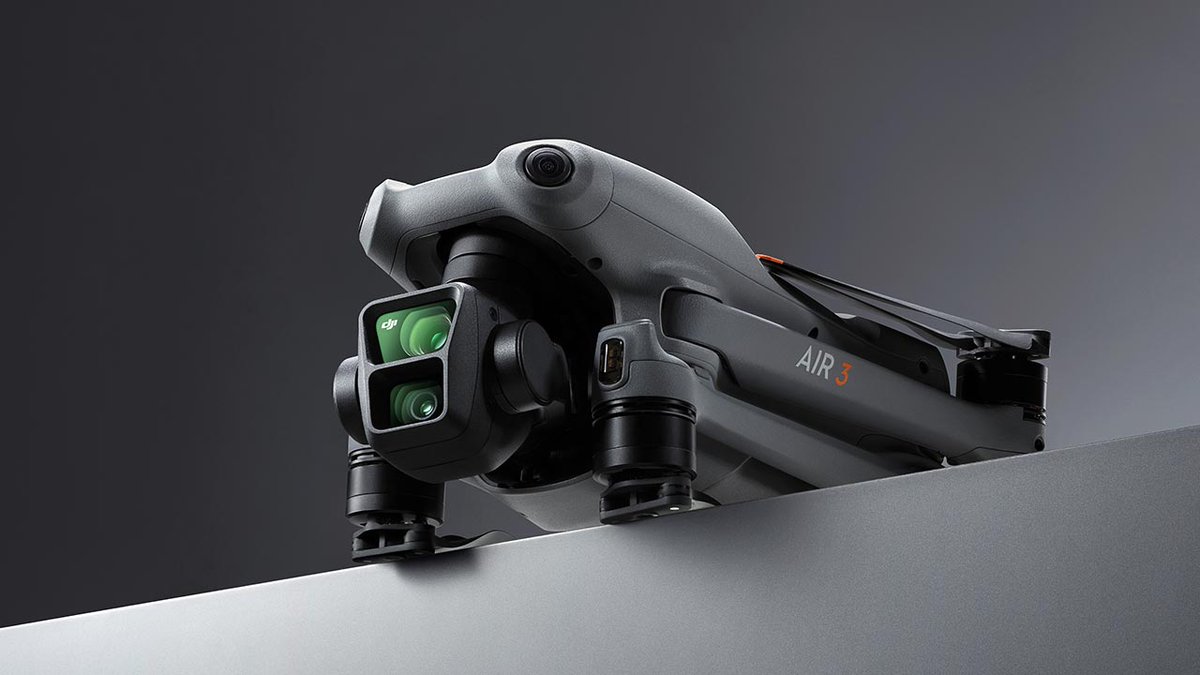 DigitalNomadHde's tweet photo. 🚁📷 Die DJI Air 3: Die Zukunft der Drohnen &amp; was hält DJI 4 bereit? In unserem Artikel finden Sie einen tiefen Einblick in den Hardware- und Sensorvergleich, die Analyse der Bildqualität, die Kamerafunktionalität und mehr! #Drohnen #DJIAir3 #Technologie https://t.co/zKltLMbYL4 https://t.co/sTvEXp8opH