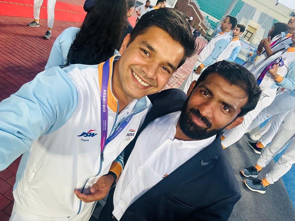 Met the Legendary Indian Wrestler @DuttYogi an Olympic Medalist who has inspired many athletes to join sports. He has been working hard to promote sports in India and inspire the upcoming athlete’s with his experiences and achievements. 👏🏻