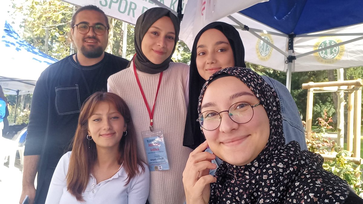 iuanmek's tweet photo. İstanbul Üniversitesi Anadolu Mektebi Kulübü olarak Beyazıt Kampüsünde standımızı açtık, bilgi almak ve aramıza katılmak isteyen arkadaşlarımızı bekliyoruz  :) https://t.co/nykjyIhvYo