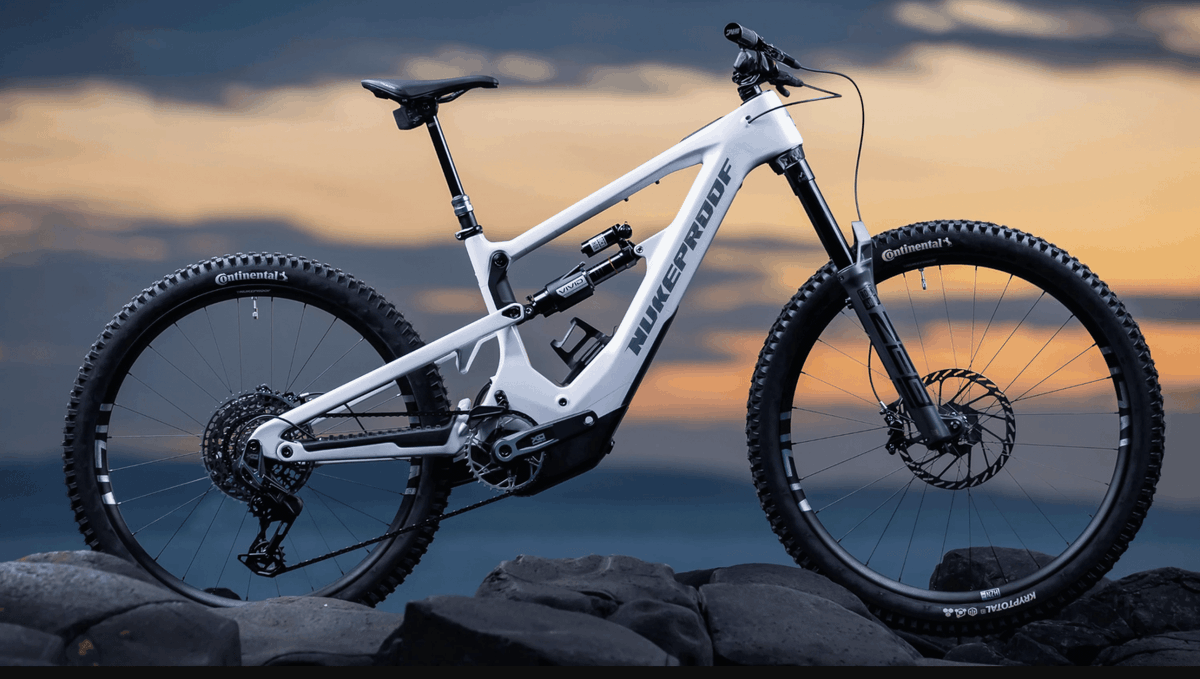 wattmoves's tweet photo. Das neue Megawatt von Nukeproof setzt auf einen neuen Antriebsstrang. War das erste E-Fully von Nukeproof noch mit dem damals neuen Shimano EP8 ausgestattet, bekommt das neue Modell die Antriebseinheit von SRAM verpasst.....
#EFully #EMTB #Nukeproof
https://t.co/hT9zpHR0UG https://t.co/Upk56PXjqy