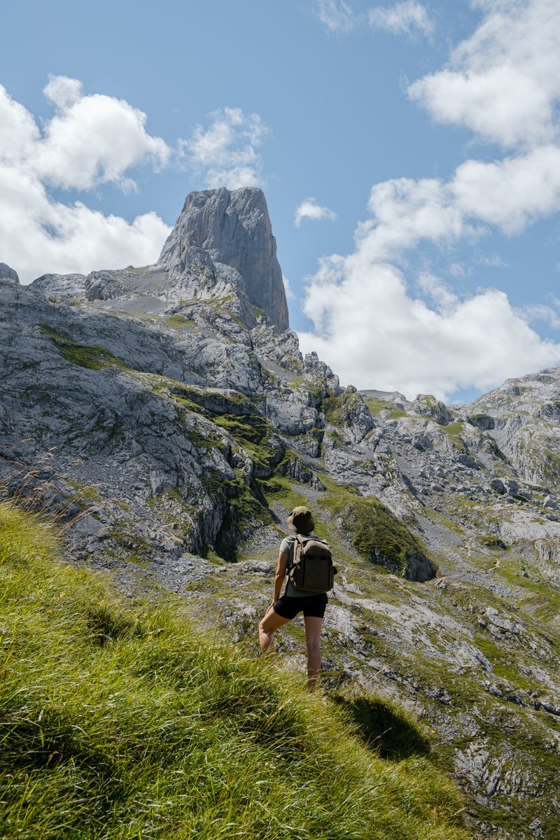 SpagnaInItalia's tweet photo. Sei un amante dell'#arrampicata?🧗‍♀️

Oggi ti portiamo al #NaranjoDeBulnes, una delle cime più conosciute del Parco Nazionale dei #PicosDeEuropa.⛰️

Sali verso la cima per godere di panorami mozzafiato.😍

👉 https://t.co/OcOAizTHNx

#VisitSpain #SpainSports @TurismoAsturias https://t.co/ygOYdsWpmk