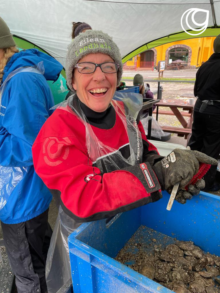 oysterrestore's tweet photo. We joined forces with the Marine Conservation Society for the "Restoration Forth" community project in Dundonnell. We cleaned oysters destined for the Firth of Forth with a fellow group of volunteers. Together, we're making a difference!

#OysterRestoration https://t.co/DcPgGykYvB
