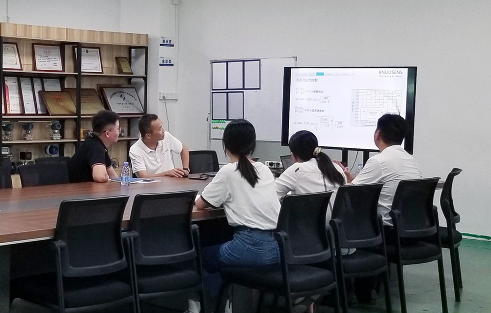 KnudsensM89675's tweet image. Customer visiting
Welcome to know more about us,
KNUDSENS flow meter and controller, empowering Smart Manufacture.
#KNUDSENS #flowmeter #flowcontroller #flowgauge #flowinstrument #flowcontrol #kilnairflowmeter #gasflowmeter
