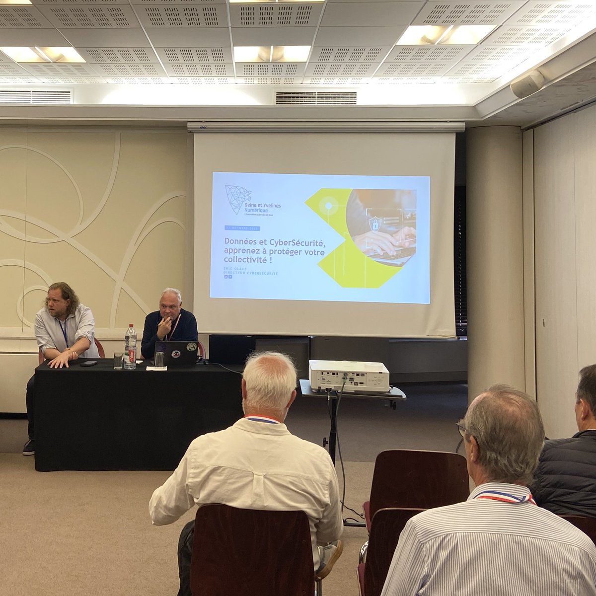 « N’hésitez pas à intégrer la #cybersécurité dans votre plan communal de sauvegarde (PCS) » explique <a href="/EricGl65/">Eric Glace</a>, Directeur Cybersécurité chez #SYN lors d’un atelier à l’#UMOP2023