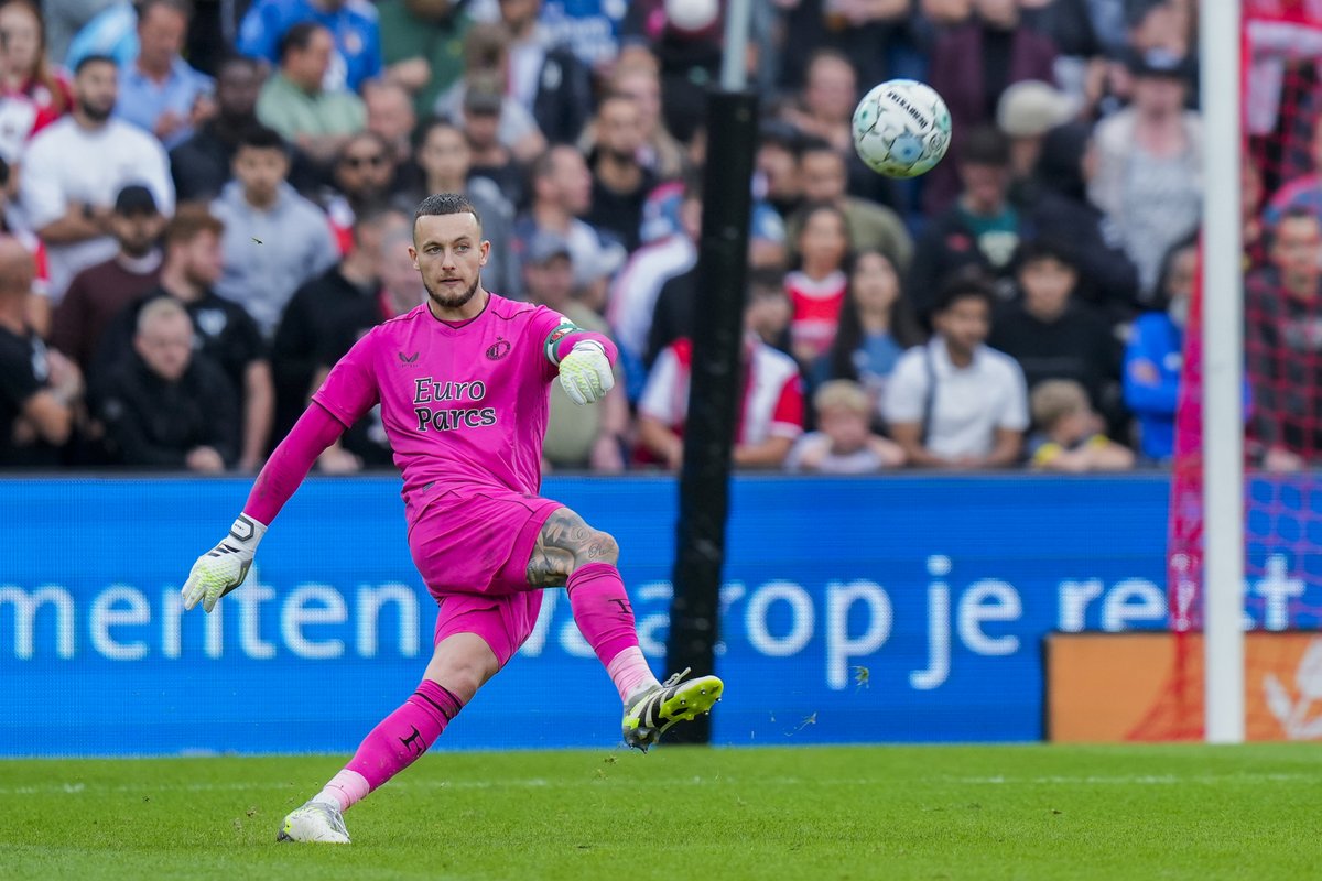 WijWedden's tweet photo. Feyenoord ziet in Justin Bijlow een absolute steunpilaar en wil zijn contract gaan verlengen, zo weet https://t.co/qfadqyVT6a 

https://t.co/LymR8QOZjO

#Bijlow #Feyenoord #Wellenreuther #Slot #Eredivisie https://t.co/jgRhF9ZTh8