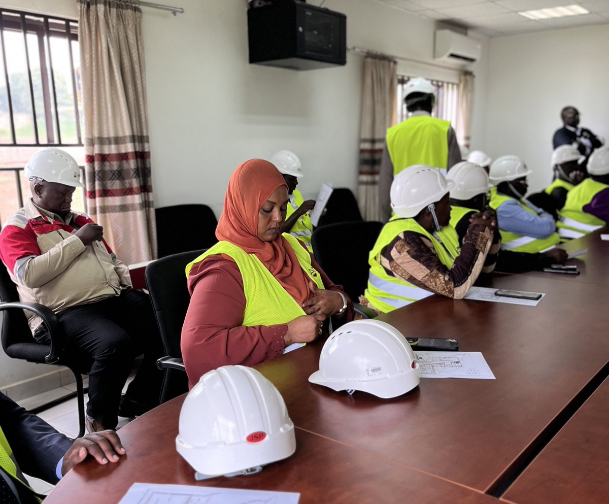 @NzeEkirungi @NoahKasumba @newvisionwire @SsekatawaAli @lilian_nyakuni @NatoComrade The team is in for briefing at Kabalega International Airport before heading to field. Robert Mukondo and Peter Muliisa from UNOC are narrating the progress and explaining the map of the Industrial Area now and how the place will turn out.
#CreatingLastingValue