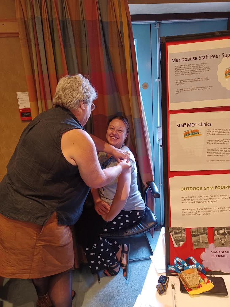 juicyleaves's tweet photo. @NHFTNHS #IPCConference if you are attending today…please visit @AlthoAmy and the OH team to get your #FluVaccine. Our very own @KellyBaptiste3 has just had hers! @Snow64Snow https://t.co/KHJHBPeBC9