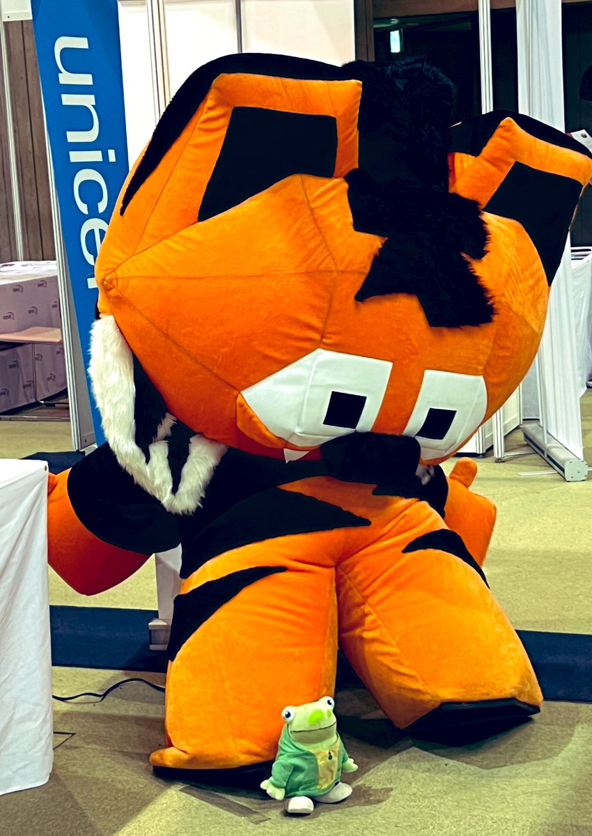 Samu notices even Ajitora is tired, but we can survive for one more day of #IGF2023. It’s great but very tiring for a small frog brain.