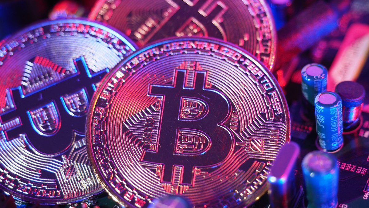 intelfin_global's tweet photo. 💎 Sparkling potential ahead! Bitcoin's scarcity and robust technology make it a beacon of hope for a more stable financial future. HODL on and witness the magic unfold! 🪙✨ #DigitalGold #BTC #Bitcoin https://t.co/U5odCYhG4Z