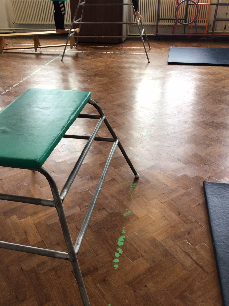 NansenSchool's tweet image. Year 3 have been learning to travel on apparatus #completepe