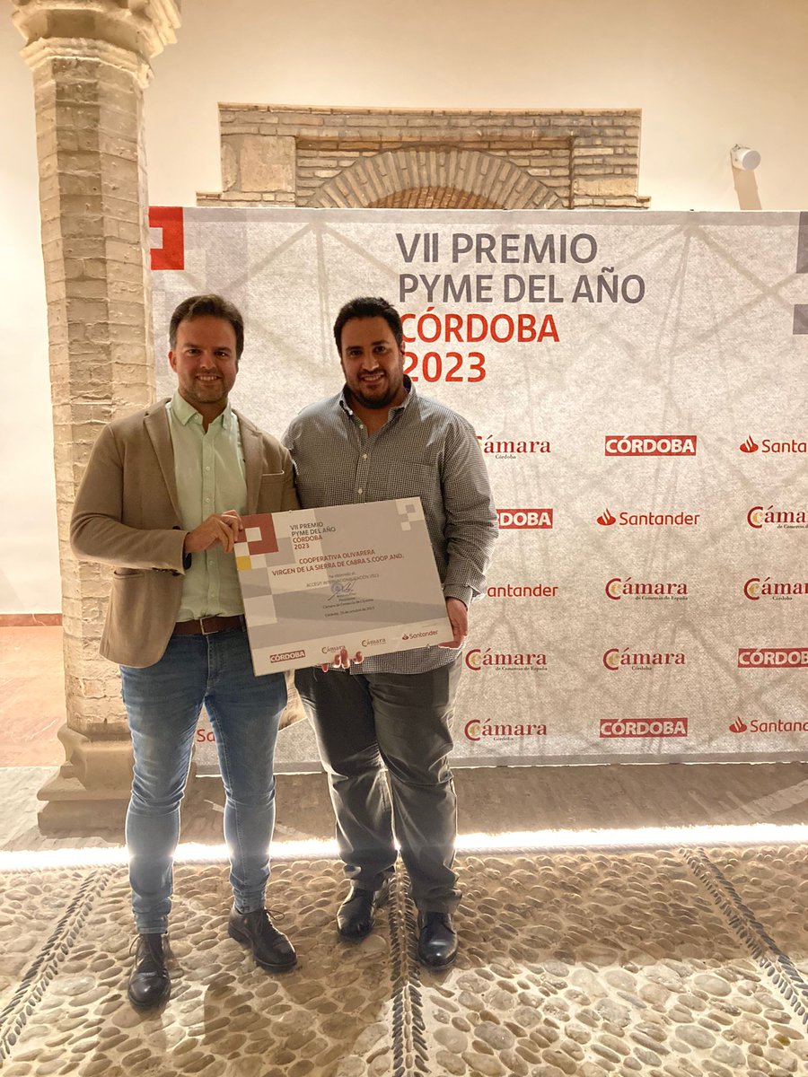 aceitesmonteoli's tweet photo. 🏆PREMIO🏆
Esta semana hemos sido reconocidos con el accésit a la internacionalización, en los premios PYME del año de Córdoba.
#premio #PYME #accésit #internacionalización #PremiosPymeDelAño2023 #Monteoliva #AOVE #AceiteDeCalidad #calidad #CooperativaOlivareraVirgenDeLaSierra https://t.co/zFqkrDkt6Y