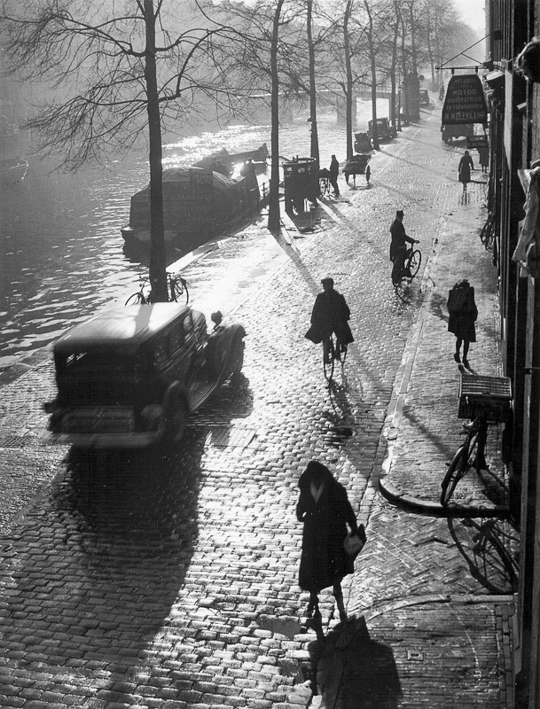 literlandweb1's tweet photo. "Si usted quiere saber donde está su corazón, mire dónde va su mente cuando pasea".
Walt Whitman
📷 Wolf Suschitzky https://t.co/2YCNfgQKRS