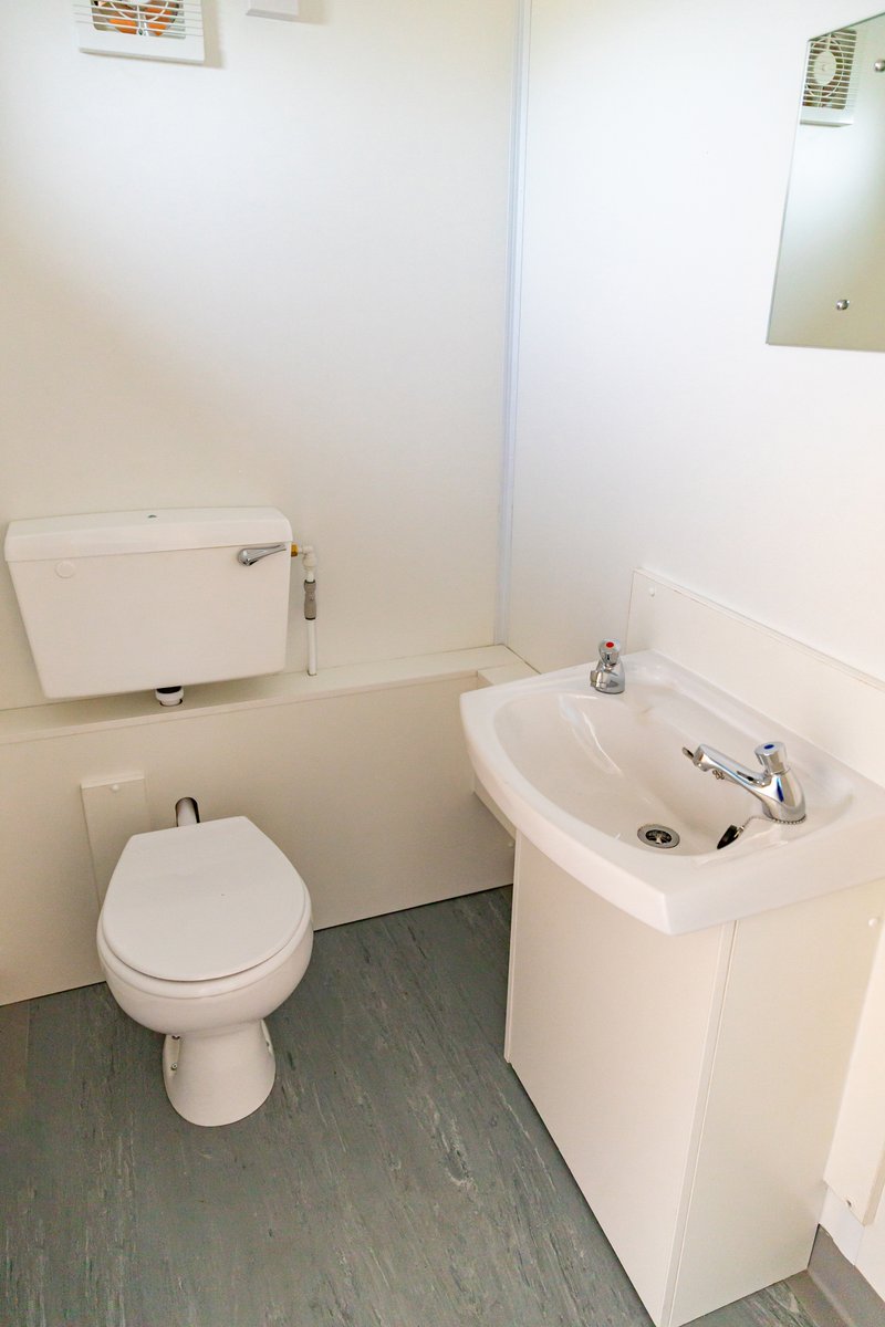 Huge thanks to Brookdale Transport for the smooth delivery of a new 32ft Canteen/Toilet/Dryer unit! 🚚

Ideal for compact sites, these units provide essential rest, drying, and kitchen facilities. 🤝

#WeBoxClever #ClevelandCan | #SiteAccommodation #DeliverySuccess