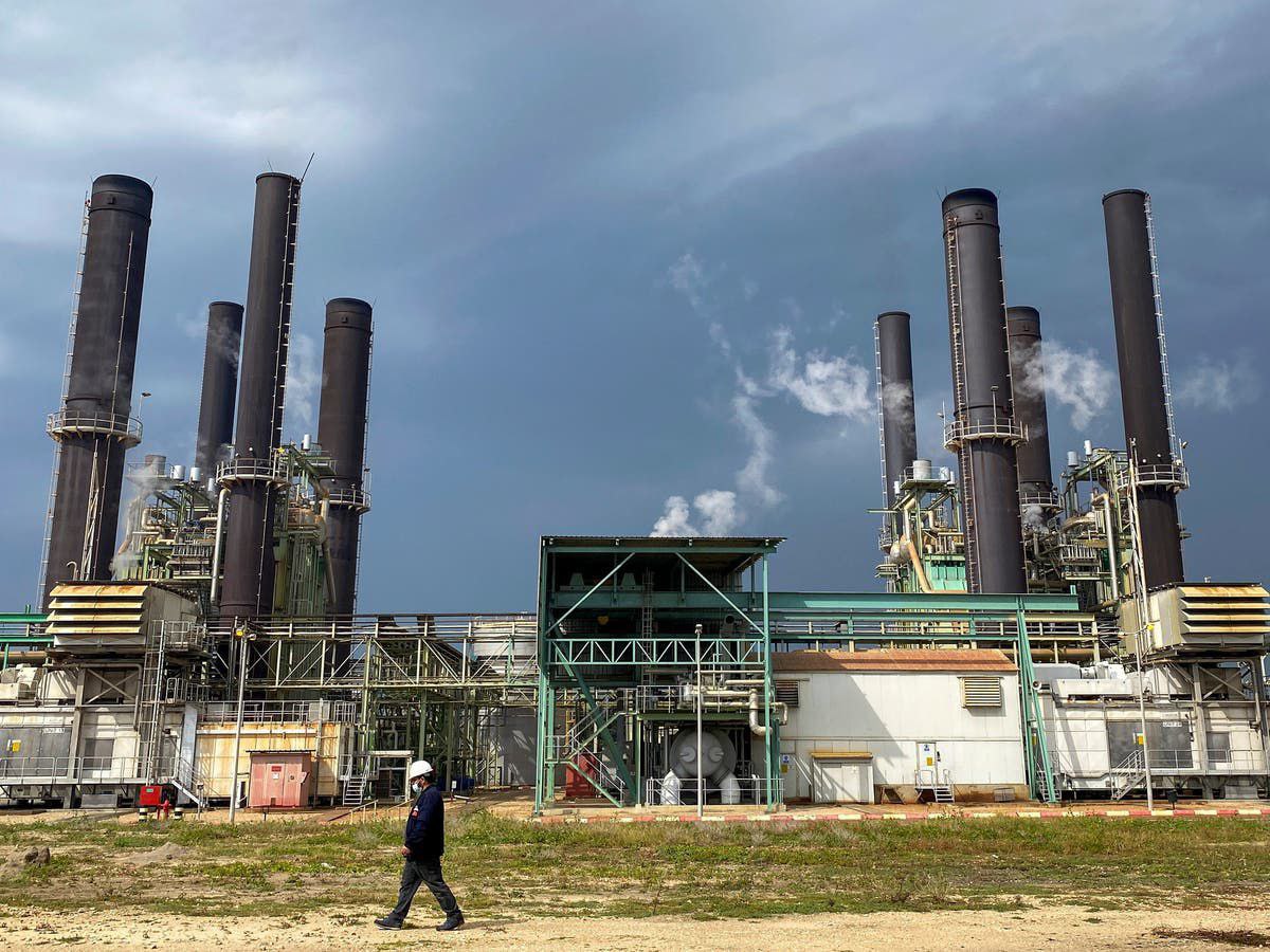 PalestineRespon's tweet photo. The Palestinian Energy Authority has announced that the only power plant in the Gaza Strip will completely shut down at 14:00 today due to fuel depletion, as 'Israel' continues its devastating aggression and imposes a complete siege on the already besieged enclave. https://t.co/wSl4xIqZUR