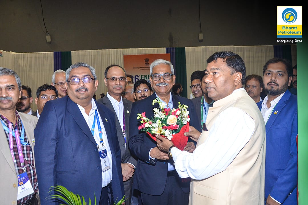 BPCLimited's tweet photo. Our R&amp;D team is shaping the future with groundbreaking innovations, focusing on the green hydrogen production value chain as part of Aatmanirbhar Bharat Mission. We're dedicated to reducing carbon footprints, exploring eco-friendly petrochemicals, and polymers. https://t.co/9CokAs3QJh