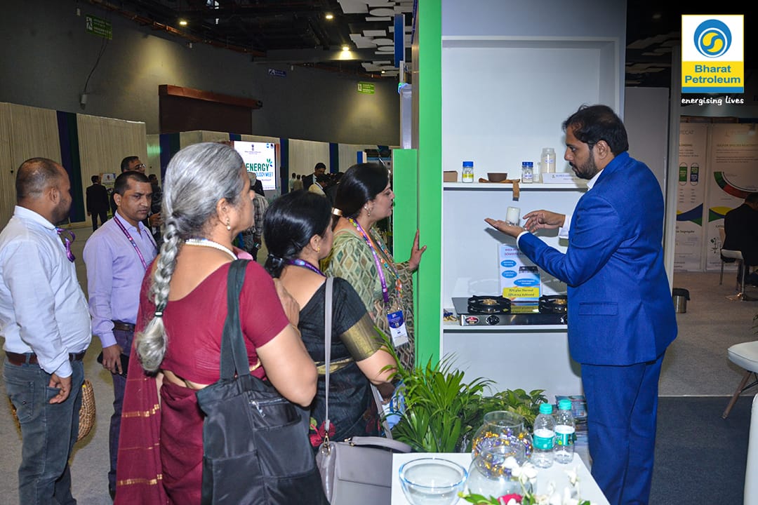 BPCLimited's tweet photo. We share a glimpse of  ETM 2023, Bharat Mandapam, Pragati Maidan, New Delhi, where future of sustainable energy was exhibited by the our team!! 

#SustainableEnergyFuture #BPCLInnovations #NetZero2040 #AatmanirbharBharat #ETM2023 https://t.co/BOmPWJHXyG