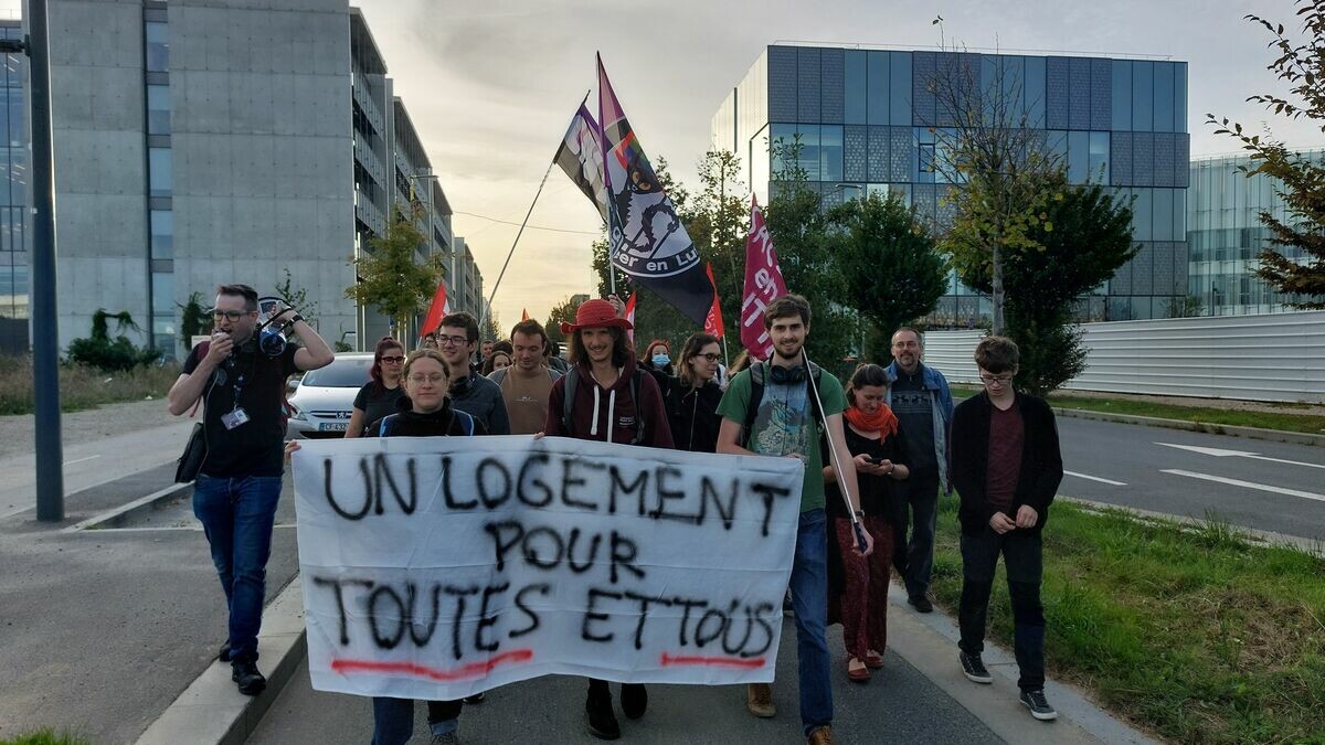 Une doctorante qui dort à même le sol, un normalien qui vole dans les supermarchés, un étudiant étranger obligé de renoncer à Normale Sup’… 

Ces histoires, ce sont celles d'étudiants de Paris-Saclay confrontés à une crise du logement sans précédent ➡️ l.leparisien.fr/DX2x