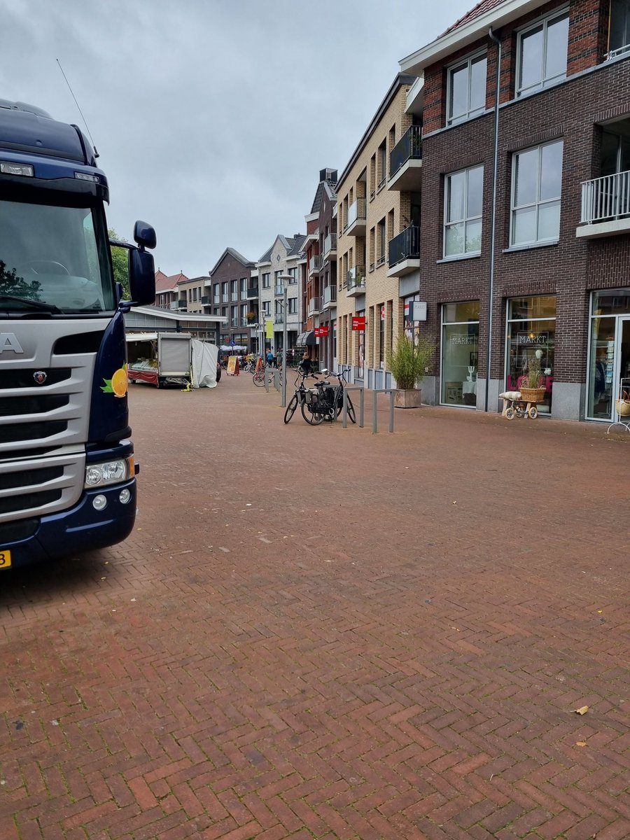 Tijdens mijn spreekuur drie inwoners mogen verwelkomen met hun vraag of melding. De vragen en meldingen krijgen nog een verdere opvolging #wijkagent #spreekuur #laagdrempelig. Peter