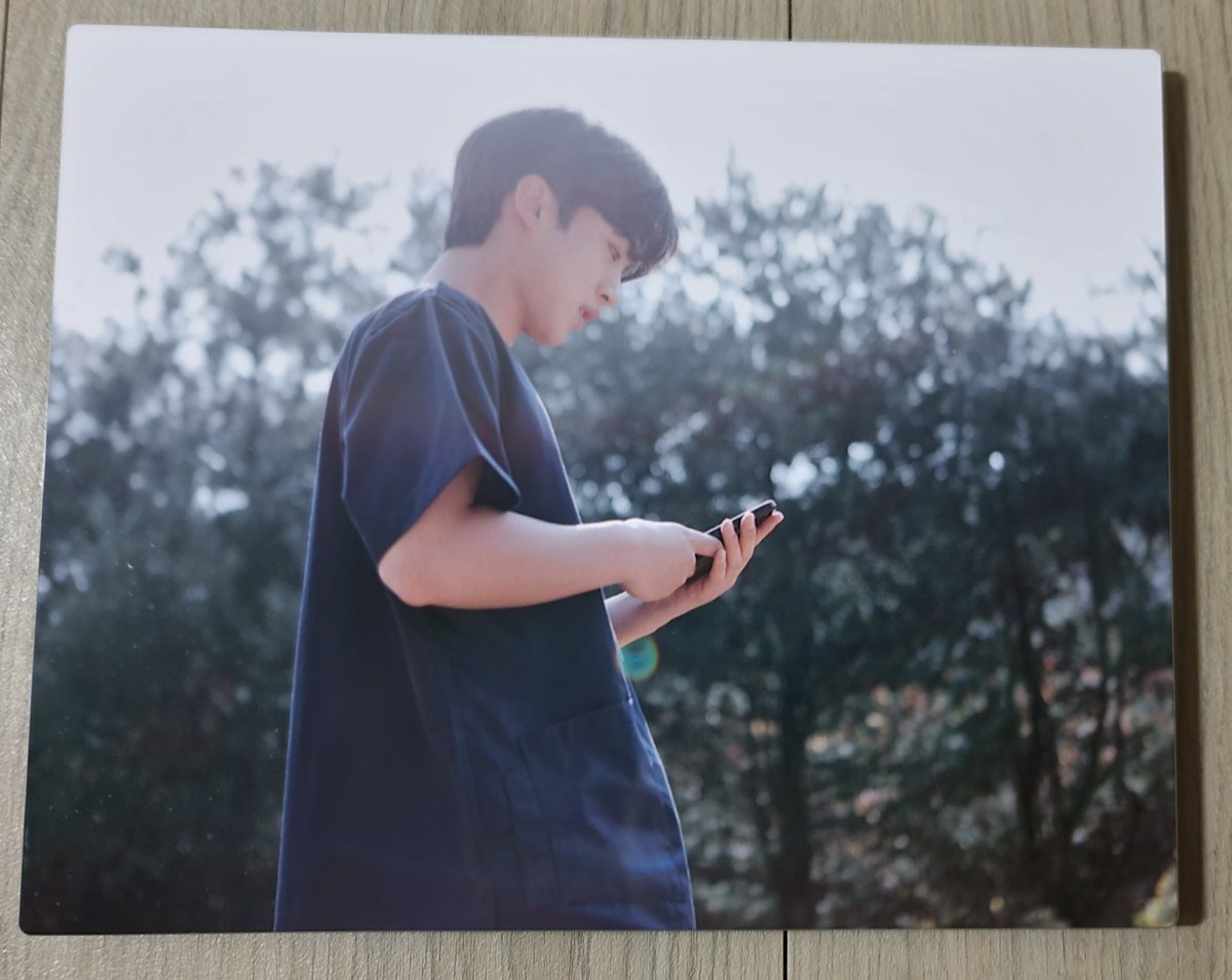퇴근하고 집에 와보니 도착한 요한이 생일이벤트 당첨 액자랑 특전이랑 맛있는 간식거리까지~넘 감사합니다~☺️당첨 시켜주신것도 감사한데 이렇게 정성스럽고 예쁘게 해서 보내주시다니 감개무량입니다ㅠㅠ 진짜 감사합니다~예쁜꽃도 의사차헌액자도💕내년에도 꽃이벤트 꼭 해주세요💕
<a href="/joAHanee0922/">|김요한 서포터즈| 조아하니</a>