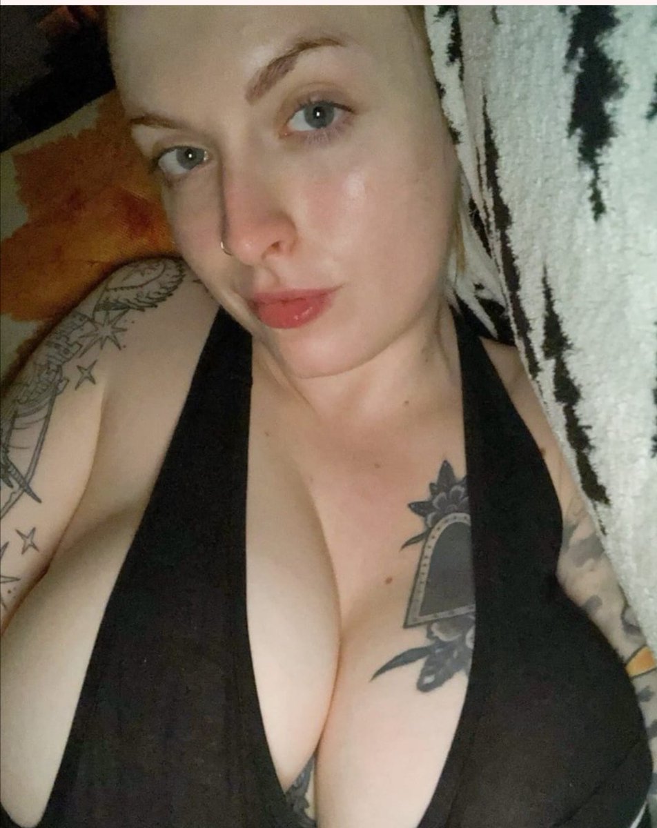 Elisadream11's tweet photo. Rt if you think im a very naughty mom https://t.co/tyeBUvPAAp