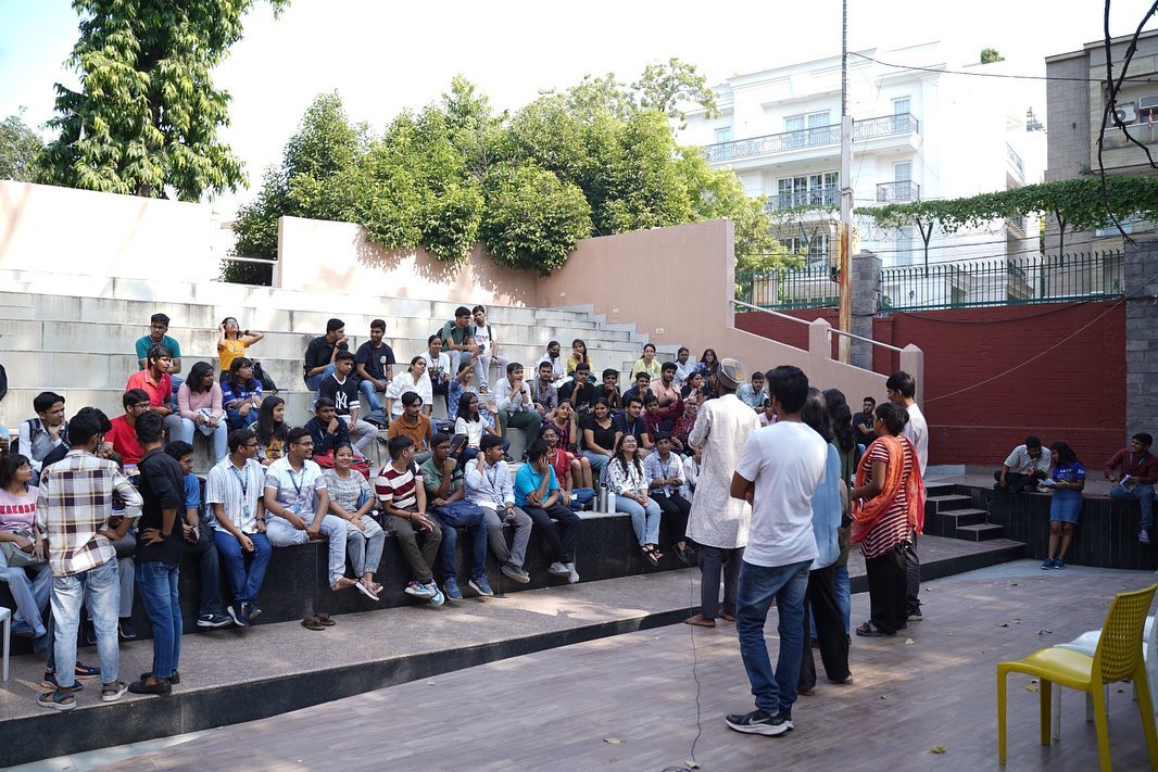 The Bus Tour in Delhi is in full swing! Here are some moments we captured at Hansraj College, Delhi University as students indulged in theatre, games and workshops and signed up to support the call for more, safer buses across Delhi (1/2)