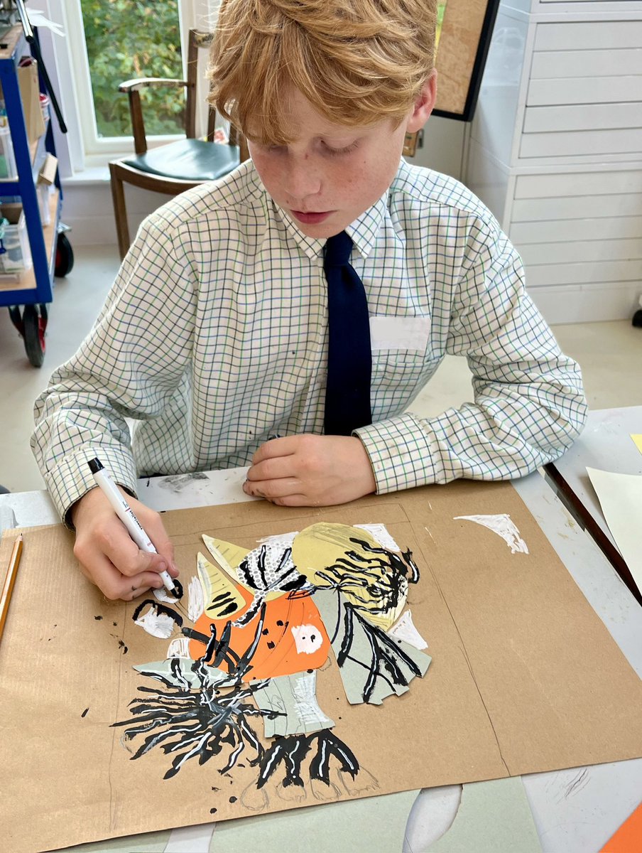 _Ludgrove's tweet photo. The boys created some incredible work in a Still Life Workshop with Mr Nairn, Director of Art at Cranleigh School. Our visitor inspired the budding artists to look at the Harvest produce through a different ‘frame’ and then helped them produce some special works of art! 🎃🧑‍🎨#art https://t.co/kiMarqTNHy