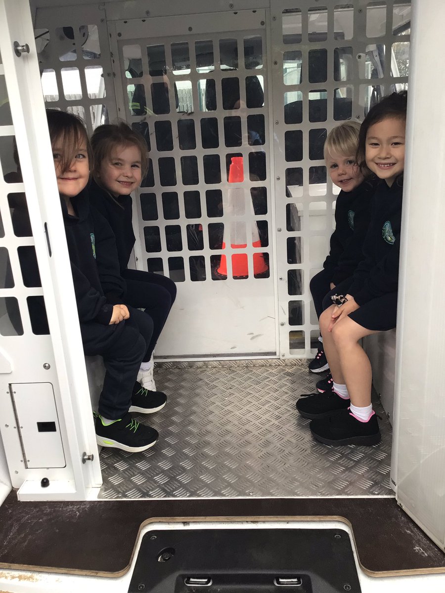 AvonwoodEYFS's tweet photo. To carry on our learning about people who help us, Foundation had a visit from the police today to tell us about how they keep us safe. We even got to sit in their van and try on some clothes! https://t.co/eTSjbnTN49