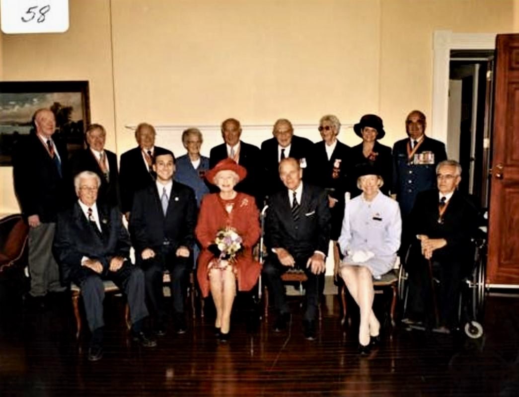 11 Oct 2002, Fredericton, NB: At Gov’t House, with Prince Philip & LG Counseil, Elizabeth II of Canada reviewed The Royal New Brunswick Regiment (Elizabeth being Colonel-in-Chief), hosted a garden party for community leaders, & inducted new Order of NB members. #cdncrown #cdnpoli