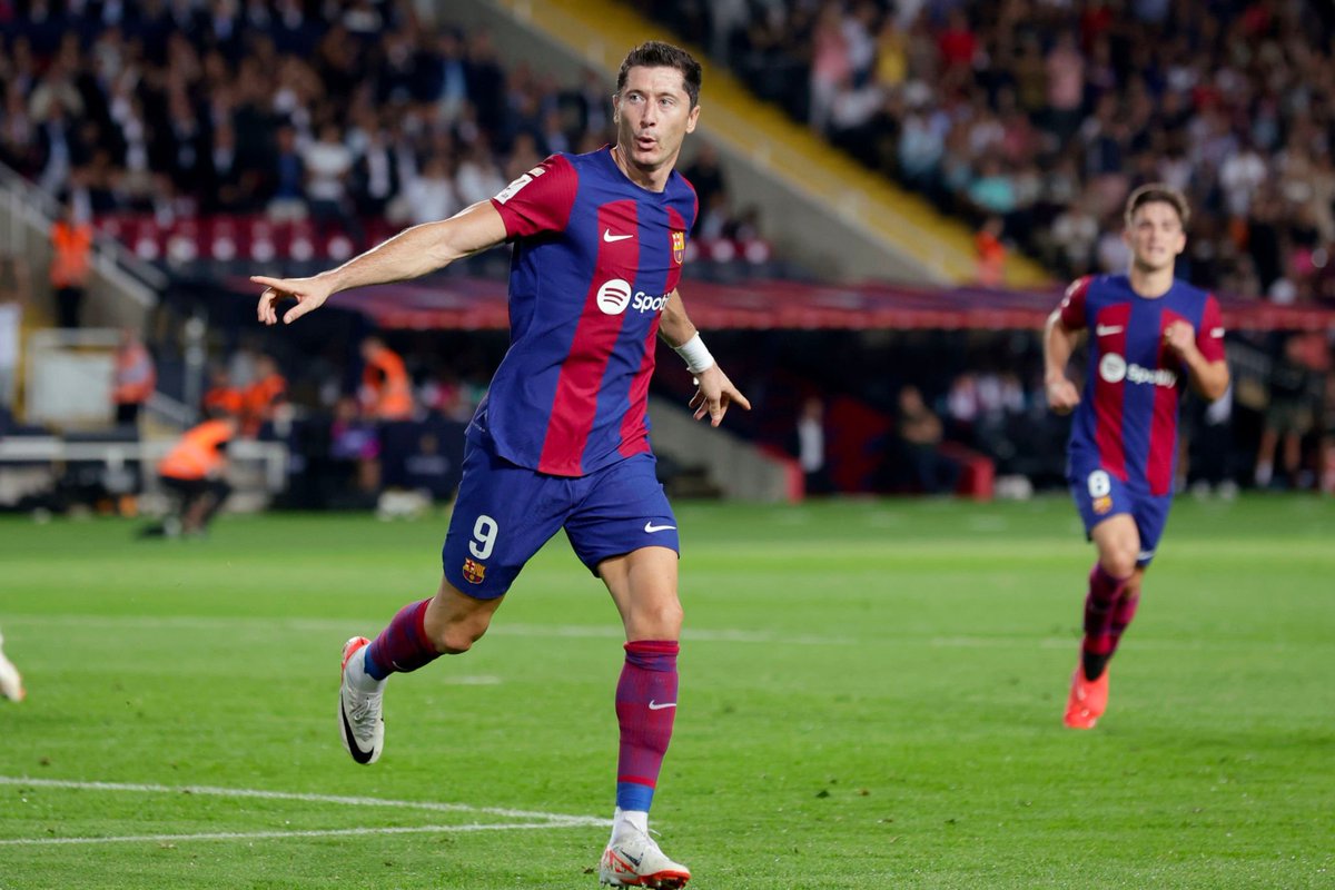 BarcaUniversal's tweet photo. Lewandowski: "For me, mentality is the most important thing. To not be tired and not feel pain, to wake up every day with enthusiasm, as long as these elements are present, I will continue my journey longer. If my mind wants and my body is ready, I will look to the future." https://t.co/hQxokt9gey