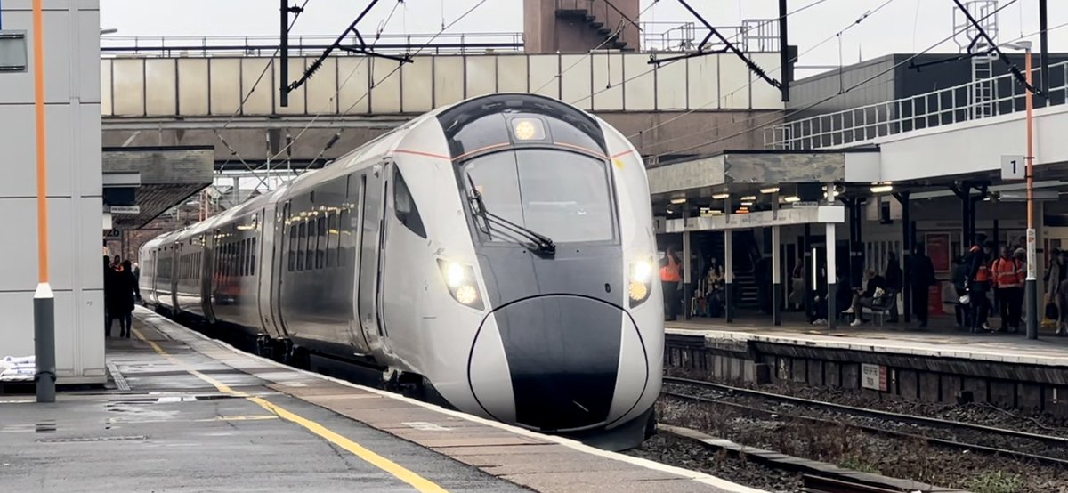 PlatformEdge1's tweet image. Another 805 test run!

805003 passes through Wolverhampton heading back to Oxley from Milton Keynes #Class805