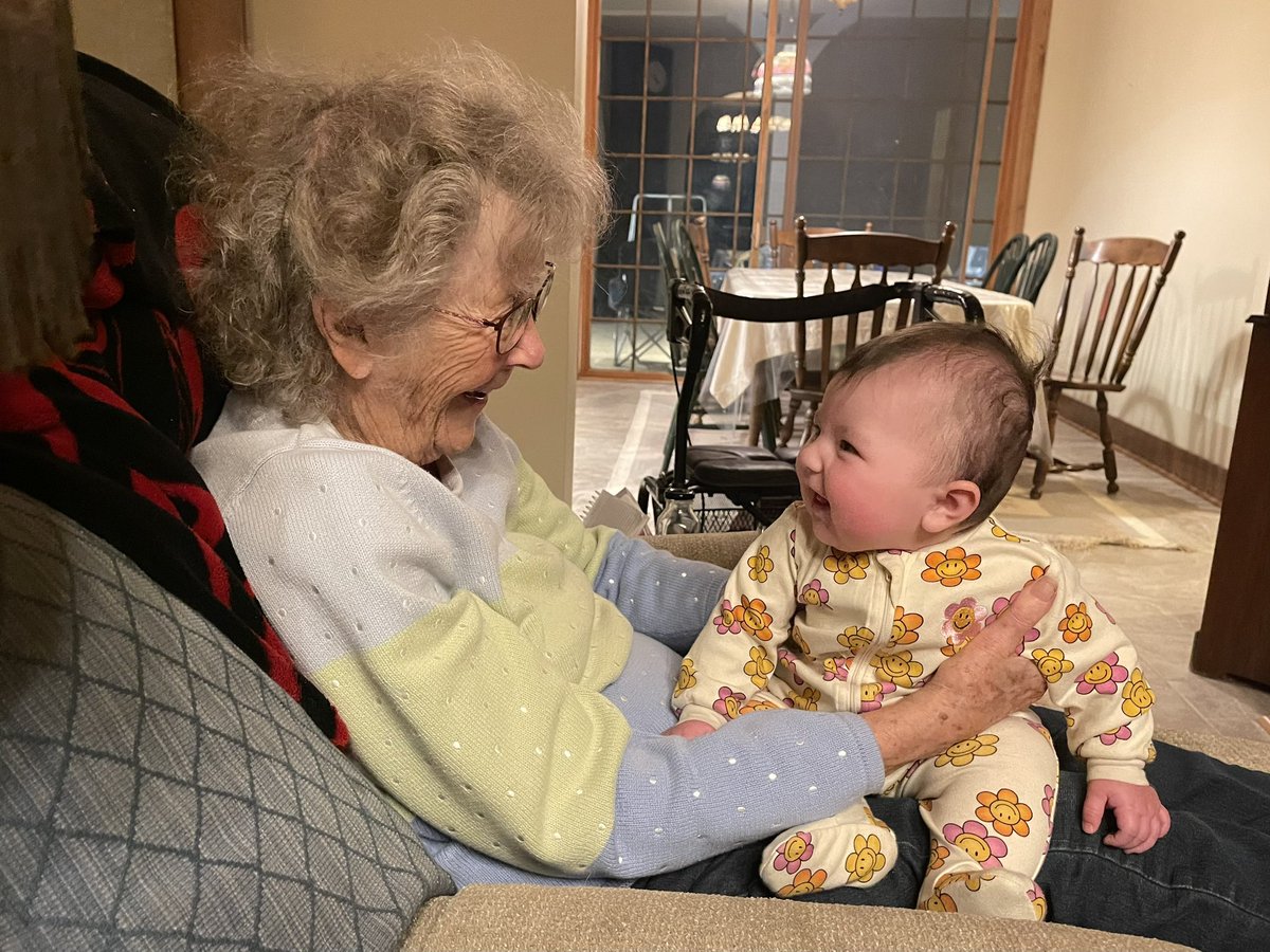 lilboss4ever's tweet photo. My gf captured such a special moment https://t.co/upnTFvrQZ3