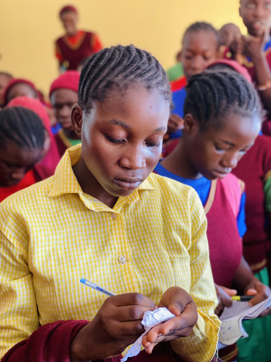 SisByHearty's tweet photo. The pictorial excerpt of what Celebrating  international day of the girl child and Project Girl Child 2.0 in Abuja looked like. 

#internationalDay #sisbyhearty #projectgirlchild #PGC2 https://t.co/AwuCH8T0uH