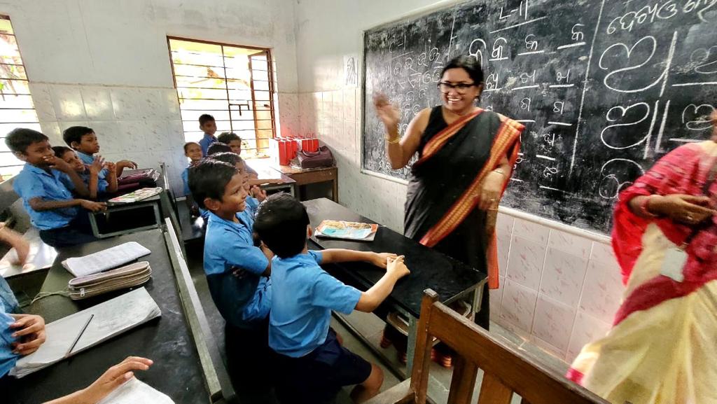 They may not be able to speak nor hear like rest of the world but there is more joy in their laughter, more gleam in their eyes. Mo School Chairperson Susmita Bagchi was inspired by the students of Helen Keller Red Cross School for the Deaf in Ganjam today.