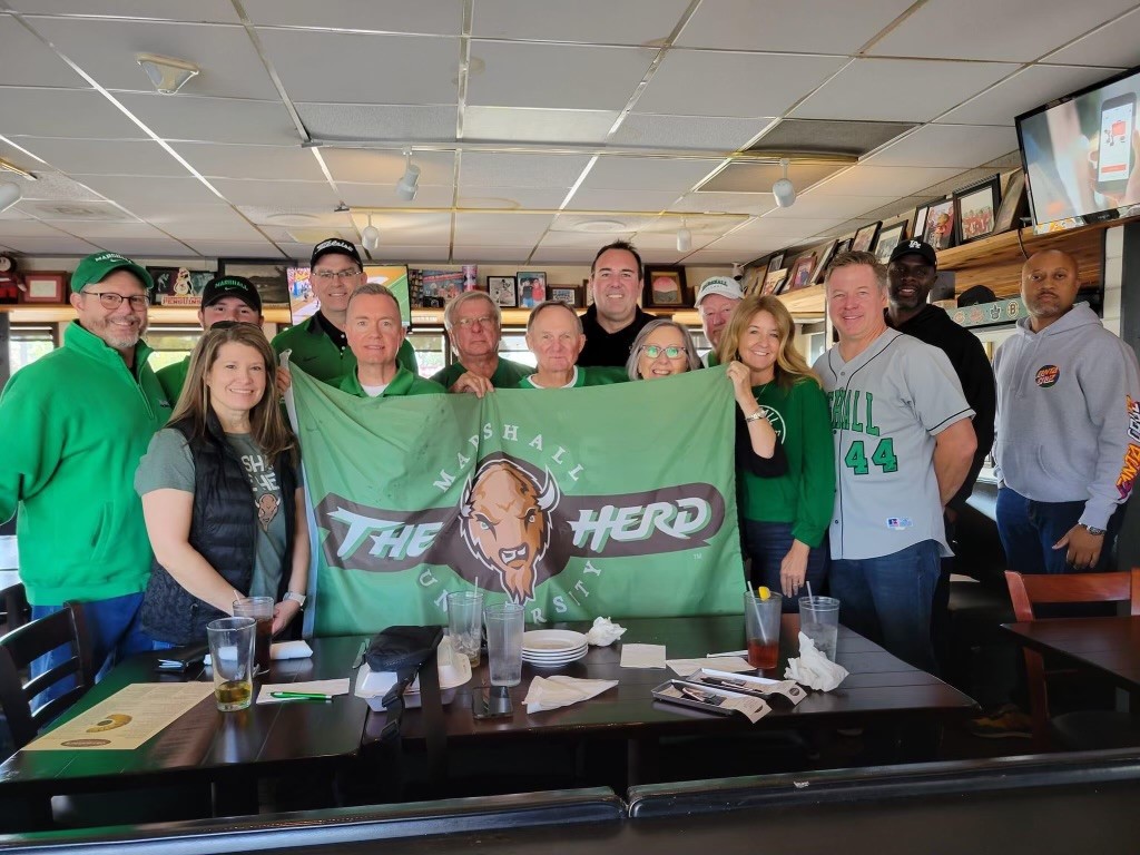 This past weekend, our new alumni chapter in Columbus, Ohio, hosted its first event - a watch party for the Thundering Herd.

Want to get involved in Central Ohio? Visit formarshallu.org/chapter/centra…

#ForMarshallU #HerdAlum #Columbus