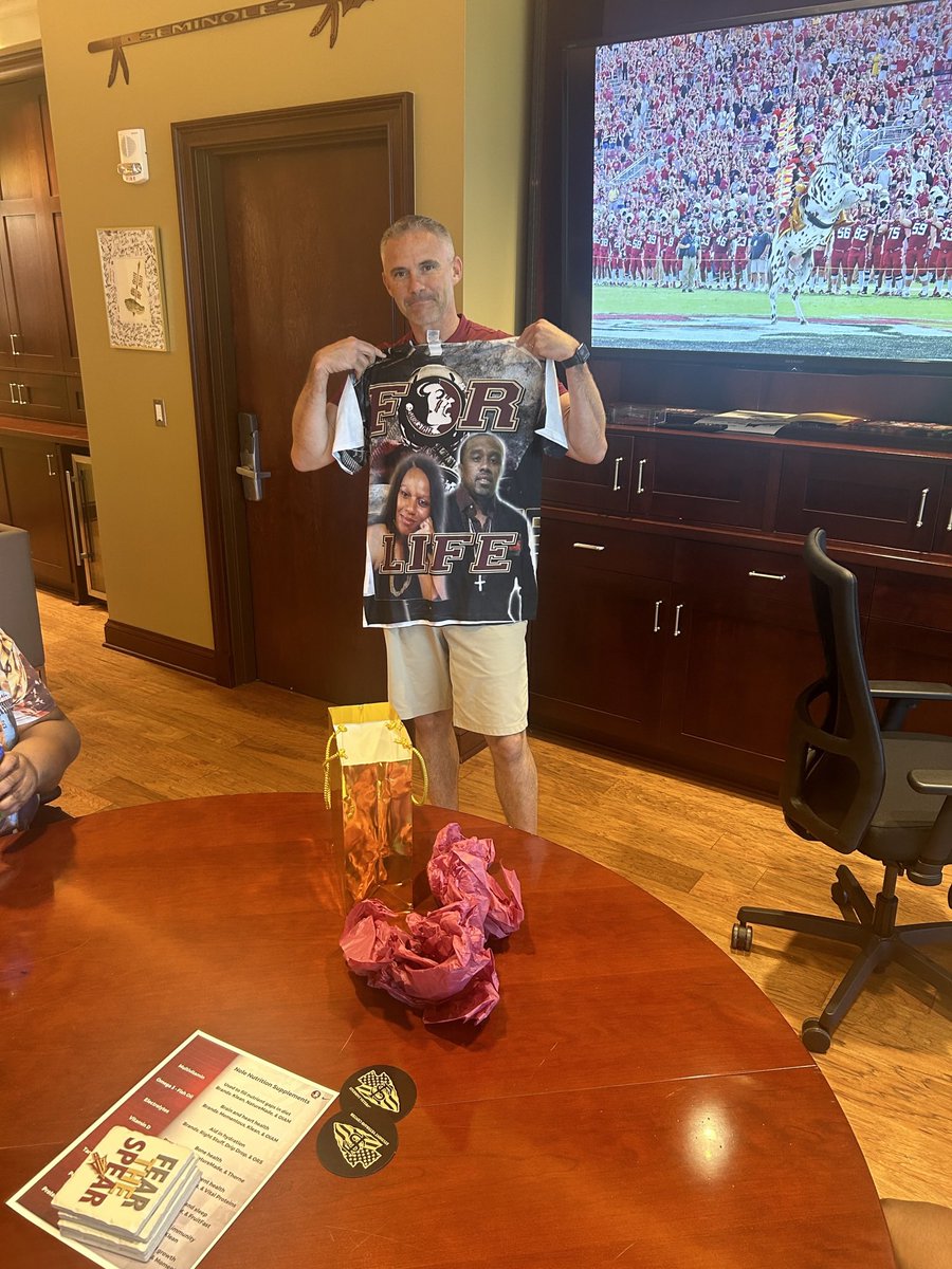 cl3slimee's tweet image. happy birthday @Coach_Norvell 🍢! enjoy buddy and keep climbing! @FSUFootball