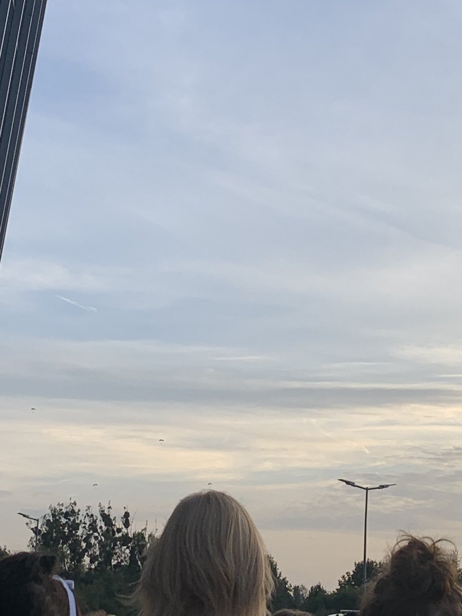 cuntylrh's tweet photo. 5sos arriving via parachutes!!!!! #5sosgliwice #5sosshow https://t.co/1y7BNo3A9O