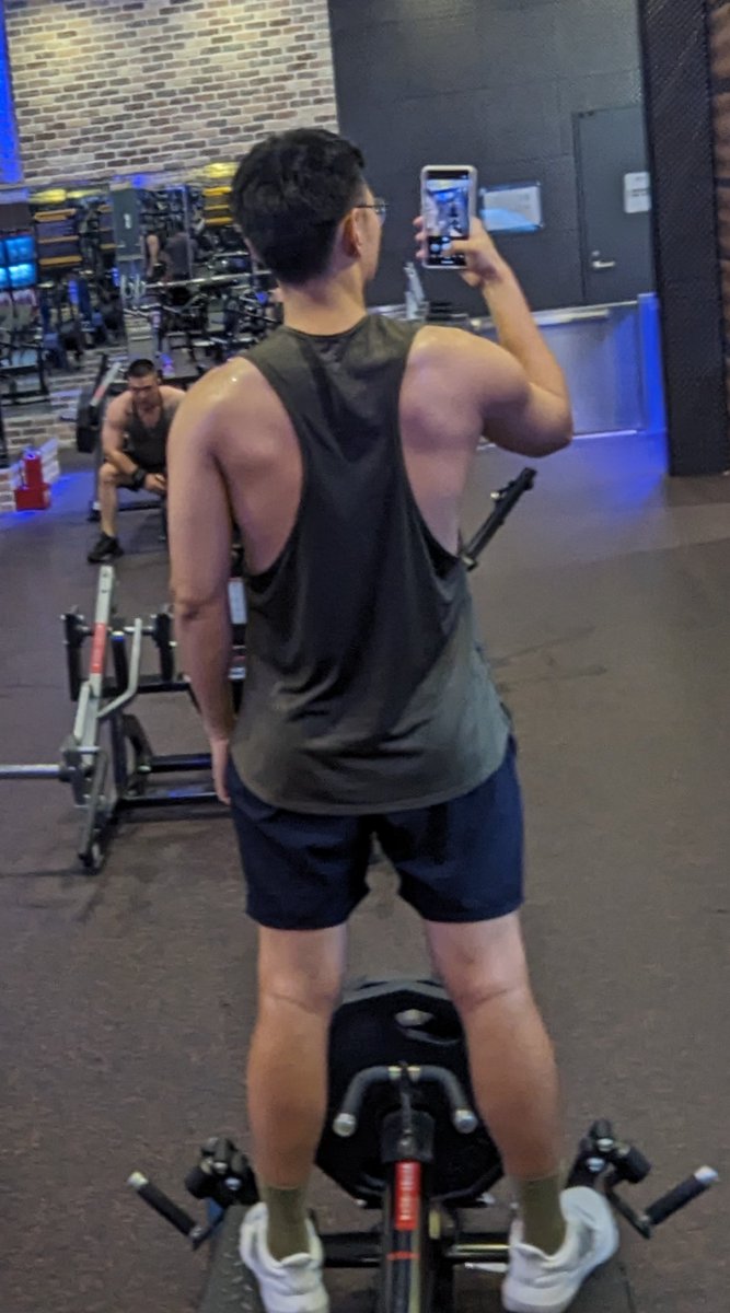 弱弱的背還要更寬🥲