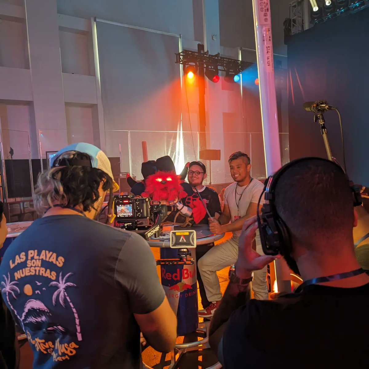 MyPuppetPal's tweet image. I just came across all these pictures in my camera roll! It was so great meeting everybody! @dgonsays hopefully my impressions don't ever see the light of day 😅 @johnnyjunkers @halbeecosplay @lcsofficial @clgaming @teamliquid @cloud9gg @redbullgaming