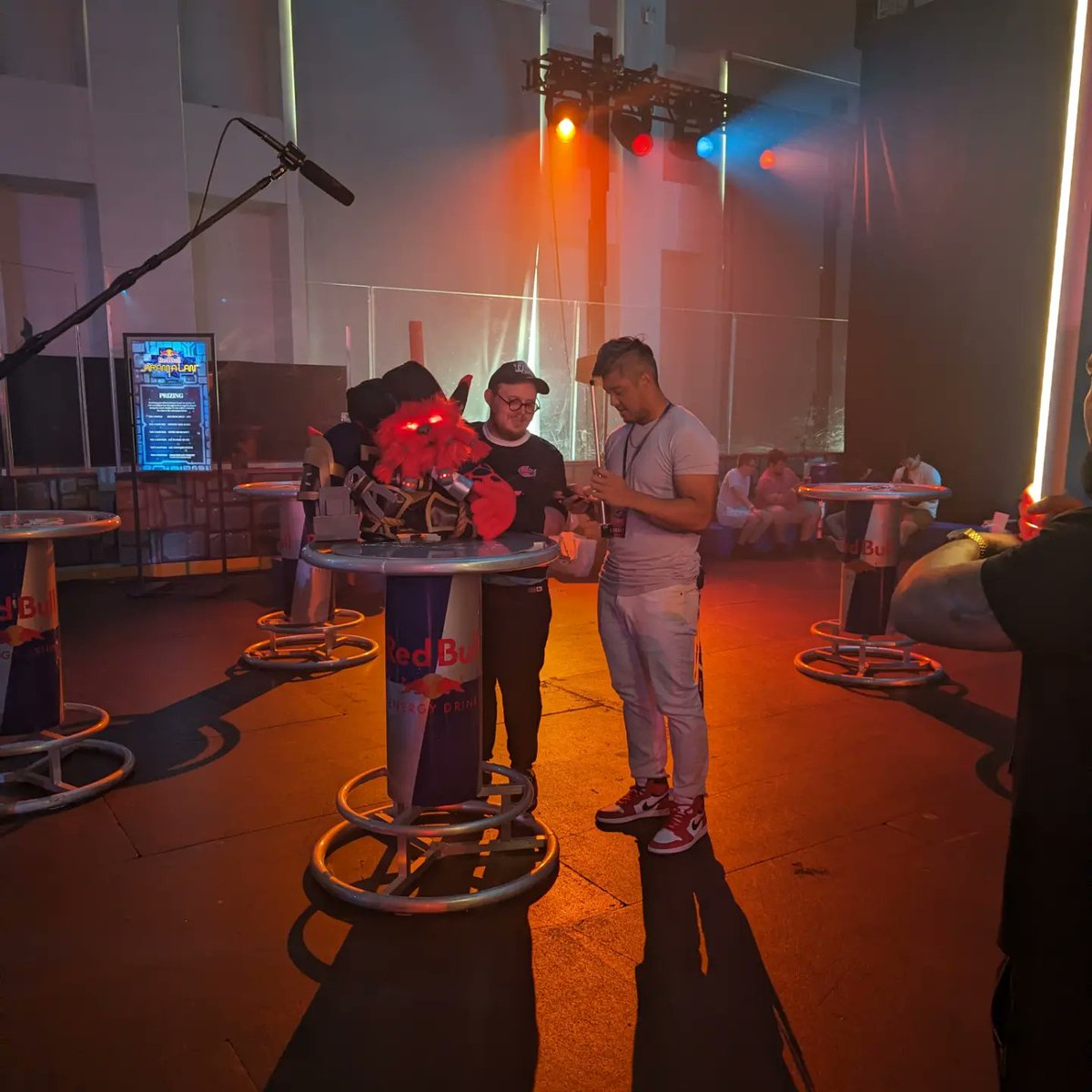 MyPuppetPal's tweet image. I just came across all these pictures in my camera roll! It was so great meeting everybody! @dgonsays hopefully my impressions don't ever see the light of day 😅 @johnnyjunkers @halbeecosplay @lcsofficial @clgaming @teamliquid @cloud9gg @redbullgaming