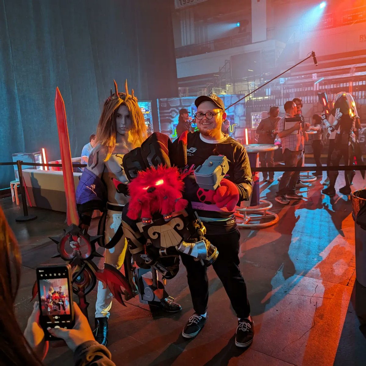 MyPuppetPal's tweet image. I just came across all these pictures in my camera roll! It was so great meeting everybody! @dgonsays hopefully my impressions don't ever see the light of day 😅 @johnnyjunkers @halbeecosplay @lcsofficial @clgaming @teamliquid @cloud9gg @redbullgaming