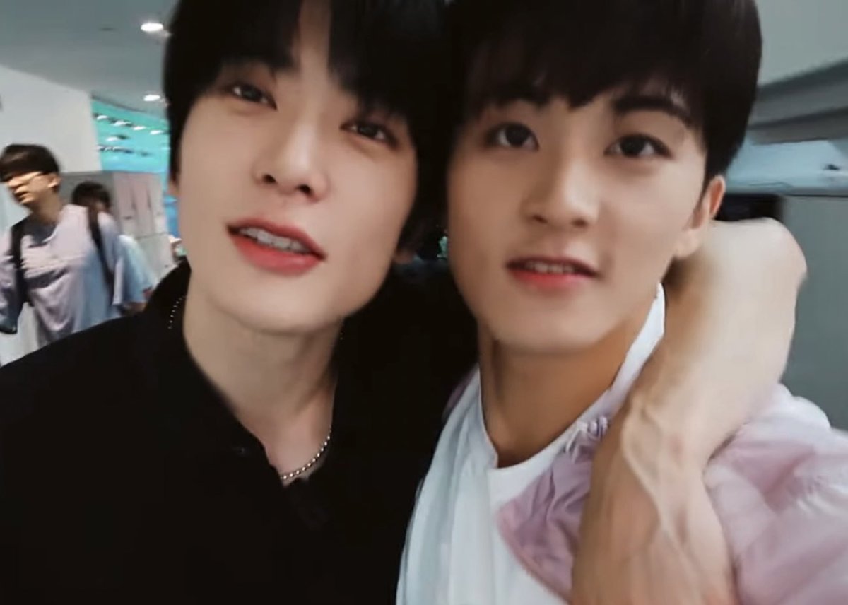 💖🍑🍉

#재맠 #jaemark