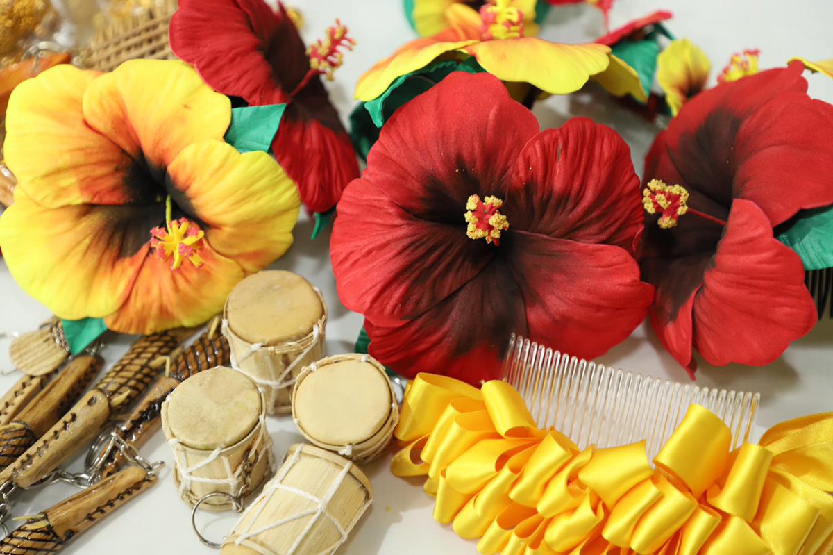 CongresoTab's tweet photo. 📸 #Entérate | Hoy miércoles en el Vestíbulo Legislativo nos acompañan artesanos tabasqueños, quienes estarán hasta las 14:00 horas exhibiendo sus productos, con venta al público.
#ConsumeLocal #OrgulloDeTabasco
#CongresoTabasco #LXIVLegislatura https://t.co/2BxD2paiPi