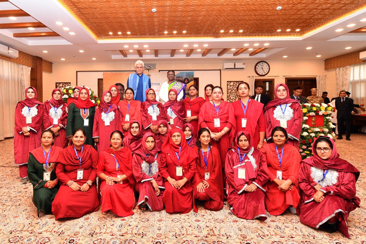 JK_NRLM's tweet photo. Hon'ble President Droupadi Murmu today interacts with the SHGs of JKRLM at the Raj Bhavan Sgr.Their invaluable experiences were shared, shedding light on their pivotal role as torchbearers for our nation.JKRLM garnered immense appr'n from the president for their remarkable work. https://t.co/zYkVhXNjDq