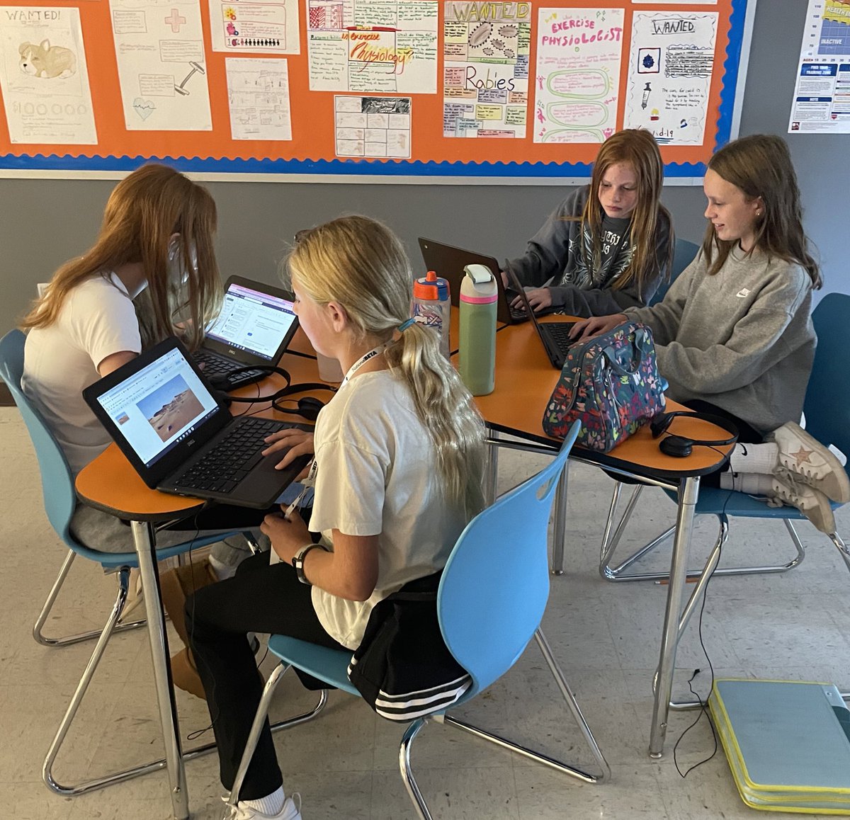 jwellman09's tweet photo. @explorekammerer Healthcare Science 6th graders collaborating on their Safety/First-Aid Emergency Scenarios project using a #Google Applied Digital Skills lesson! 
@KammererCubs 
@ExploreJCPS 
#WeAreJCPS https://t.co/6VEeqQ8pcF