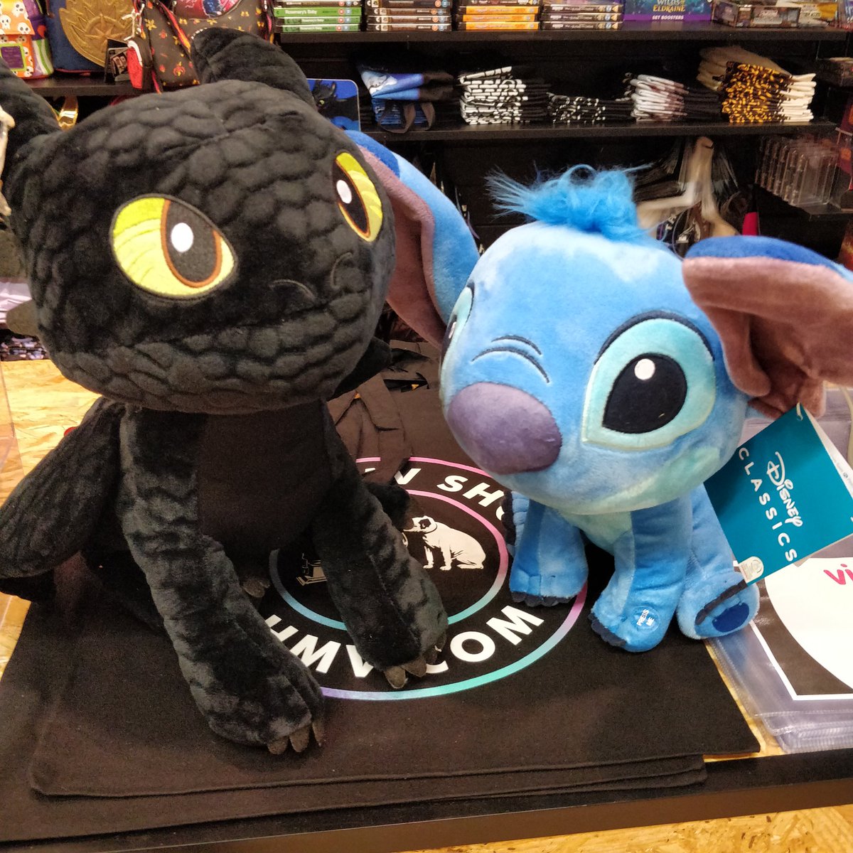 Look at these two brand new adorable Toothless and Stich plushies. 
#liloandstitch #howtotrainyourdragon #plushies #hmv