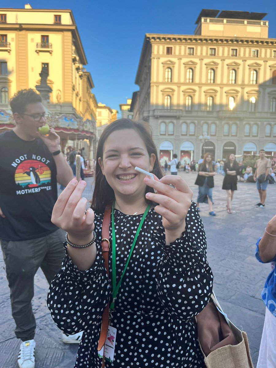pcamarelles's tweet photo. Team 5 an apple for a cigarette #8ENSPECTC #tobaccocontrol @enspbrussels https://t.co/MMmxXTDxsv