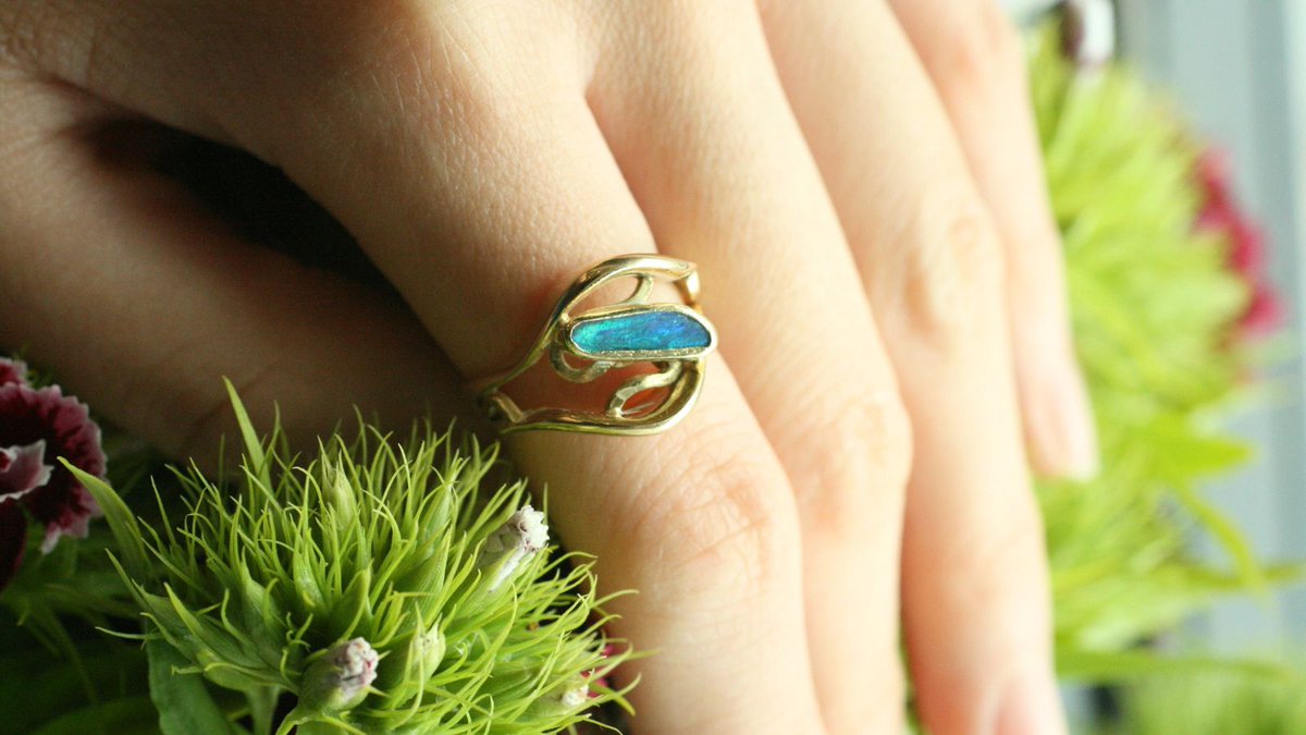 This 18ct gold contour ring by Michele with scroll detail to shoulders is set with a gorgeous blue and green opal. Size M½. 

#Ring #Art #WearableArt #ContemporaryJewellery #JewelsAddict #Opal #HandcraftedInTheUK #Jewellery #MakersGonnaMake #ShopSmall #ModernJewellery